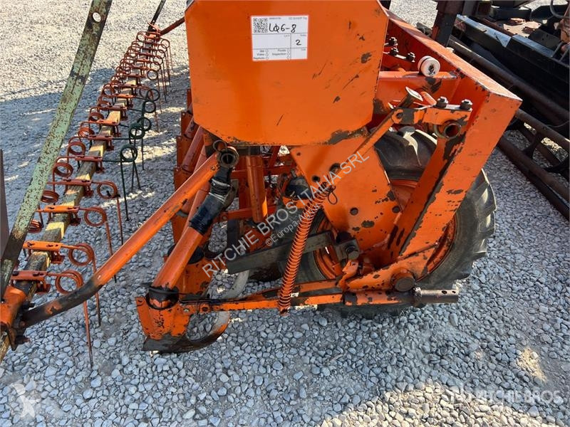 Semoir  w/ Harrow Seeder