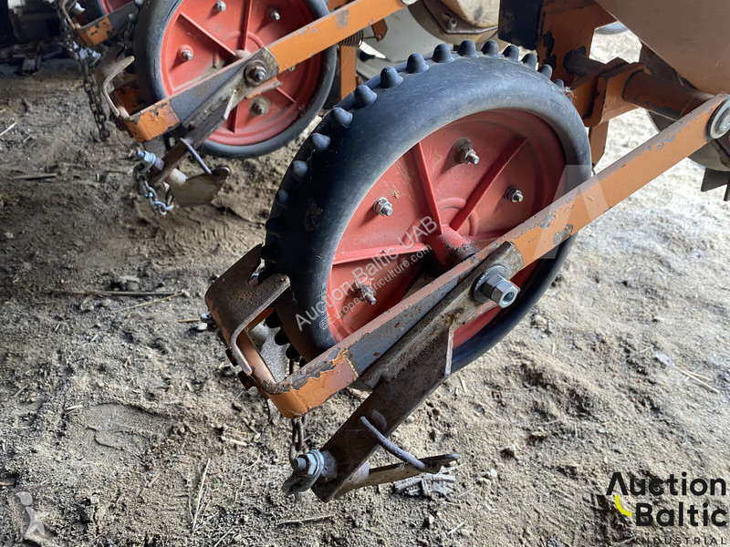 UD2012 seeder