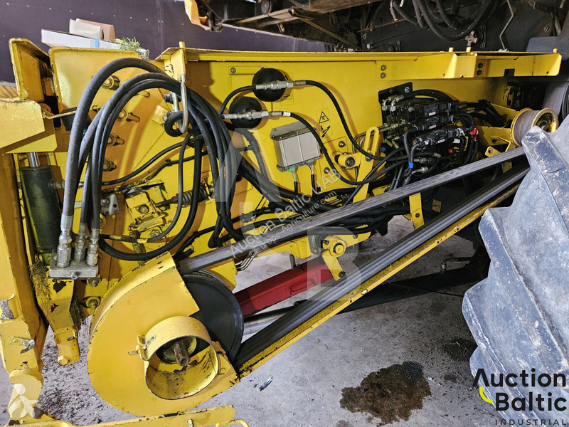 Skörd New Holland CR 9080