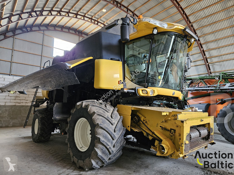 Skörd New Holland CR 9080