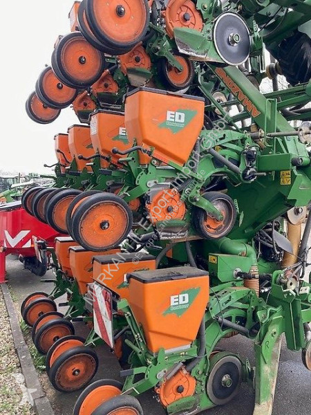Amazone  ED902K mit Fronttank seeder