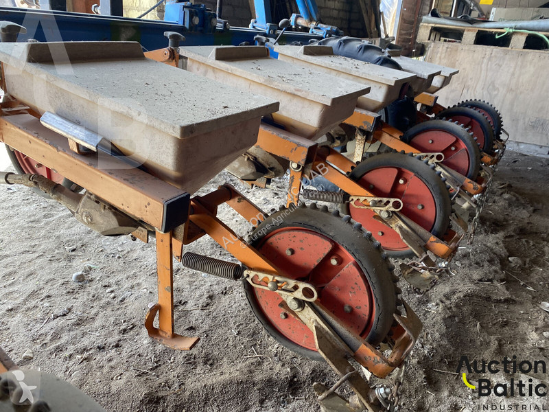 UD2012 seeder