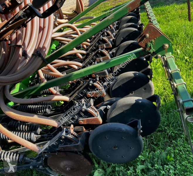 بذارة John Deere  740A - 9 Meter