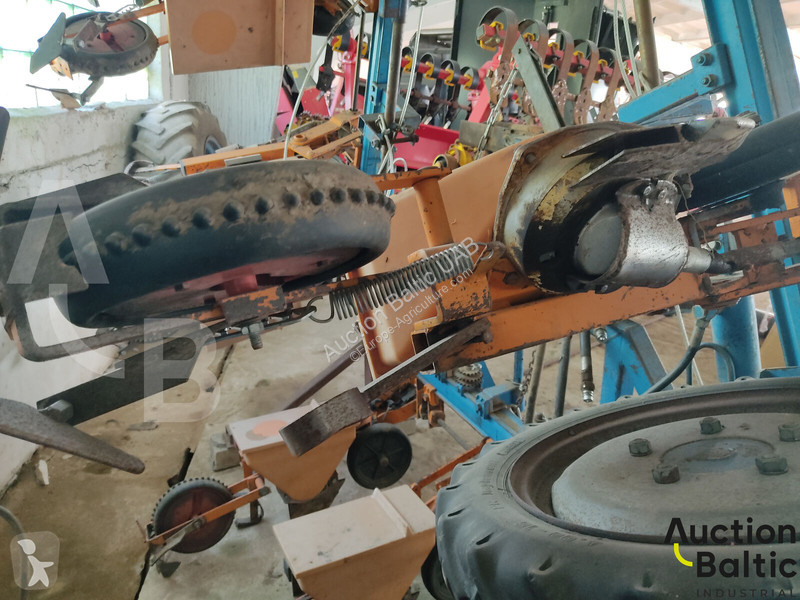 UD2000 seeder