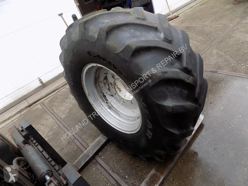 Seminatrice  good year banden met velg 540/65 R 24