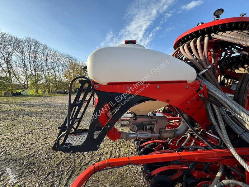 Kuhn  ESPRO 6000 RC seeder