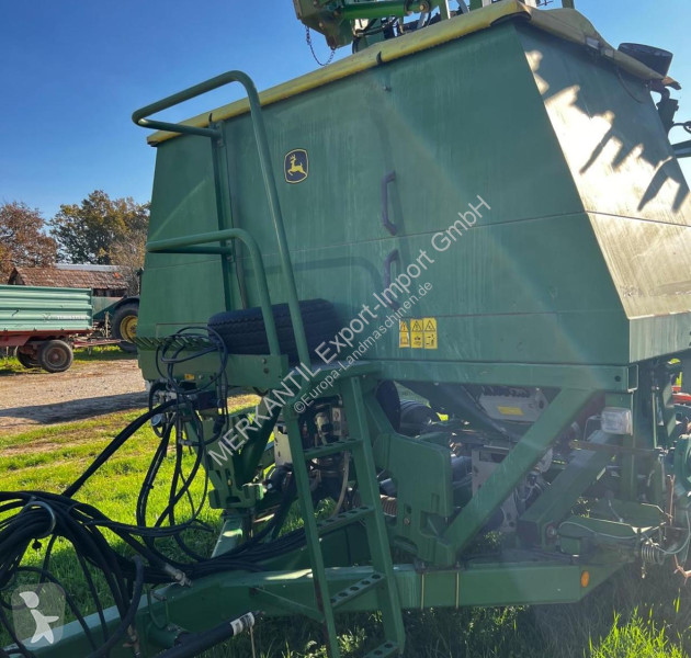 بذارة John Deere  740A - 9 Meter