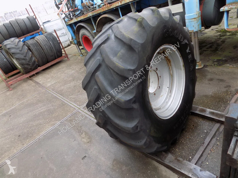 Seminatrice  good year banden met velg 540/65 R 24