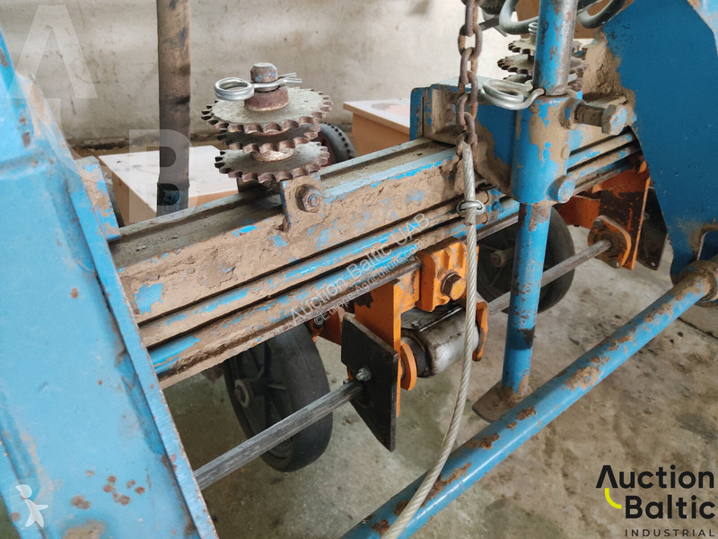 UD2000 seeder