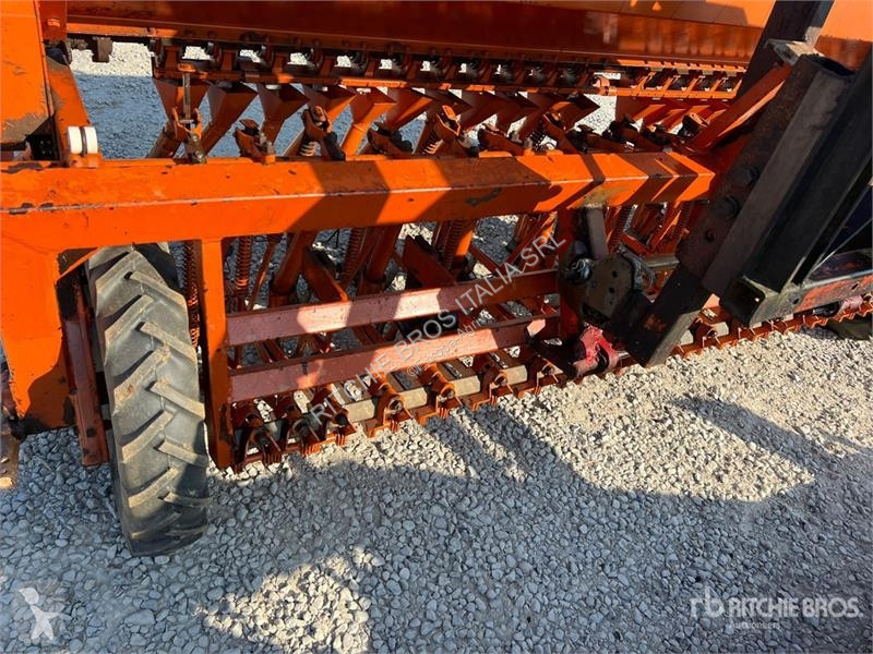 Semoir  w/ Harrow Seeder