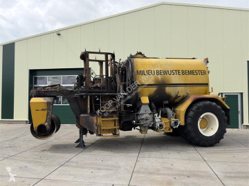Challenger Manure spreader