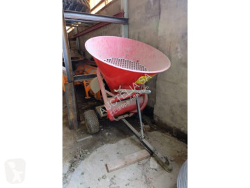 Distributeur d'engrais Cosmo