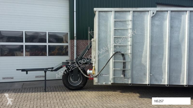 Esparcimiento Mestcontainer met neuswiel