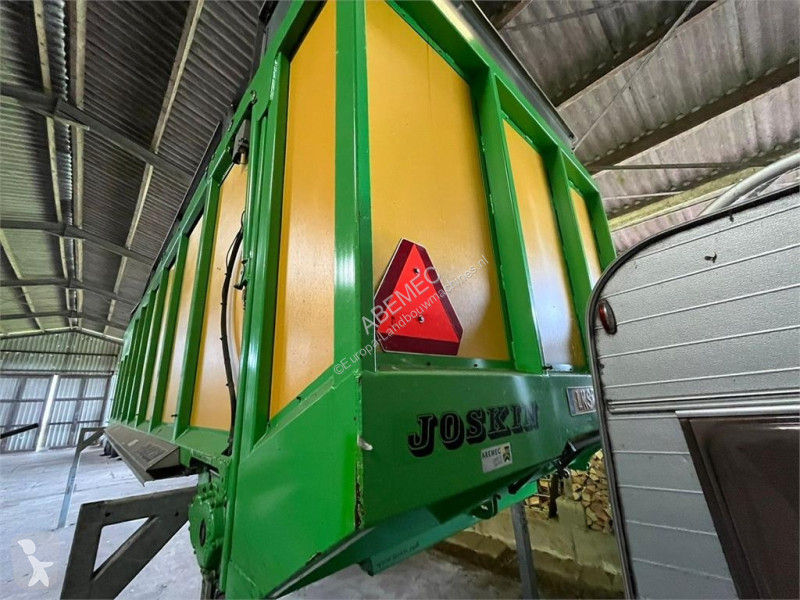 Gödselspridning Joskin Cargo chassis met tank...