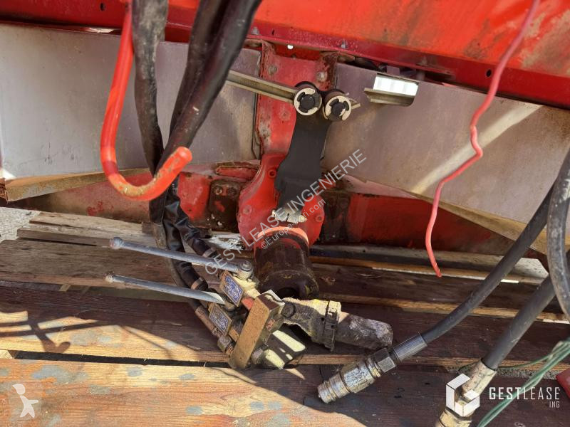 Kuhn  AXIS 40.1 crop dusting