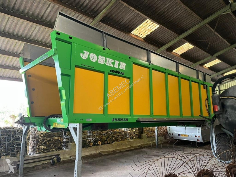 Gödselspridning Joskin Cargo chassis met tank...