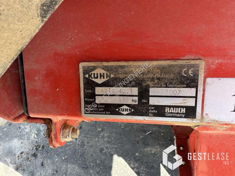 Kuhn  AXIS 40.1 crop dusting