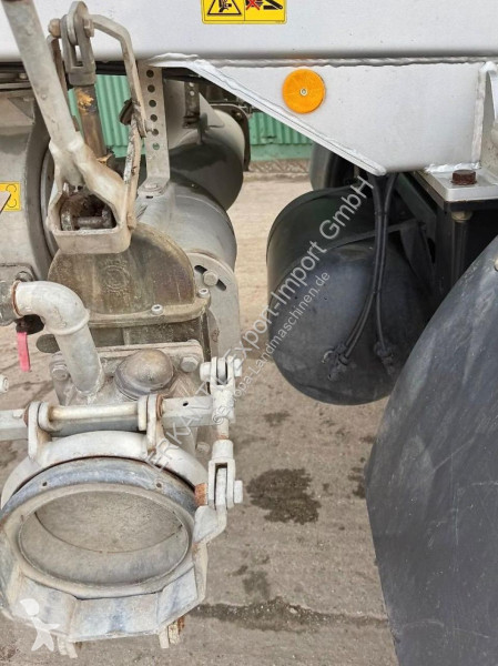 Gödselspridning   Garant TAV 28 mit Jurop-Pumpe