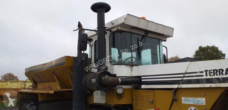 نثر  Samojezdny rozsiewacz nawozów TERRA GATOR...