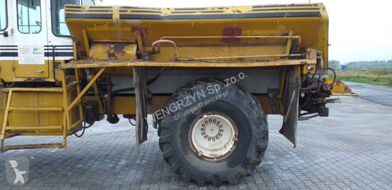 نثر  Samojezdny rozsiewacz nawozów TERRA GATOR...