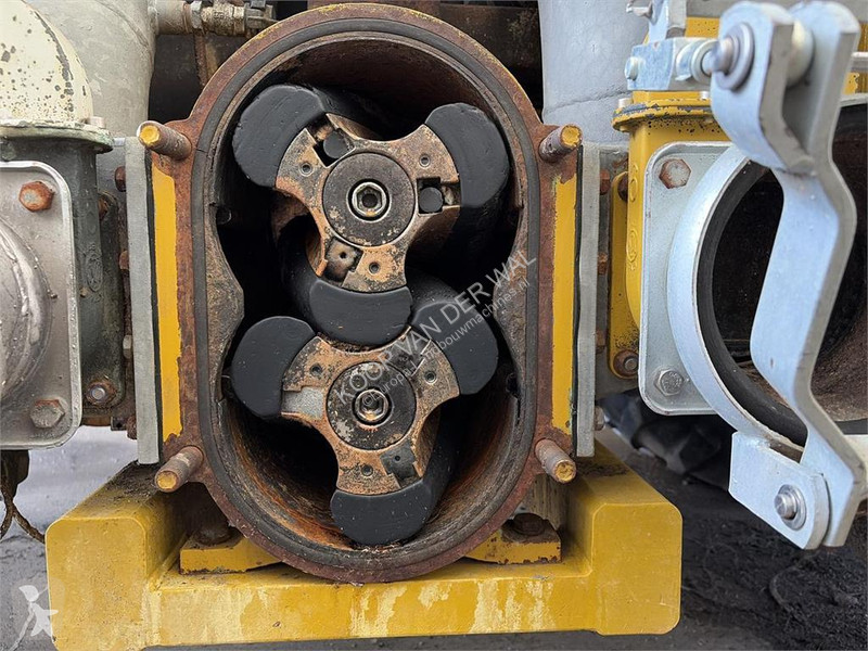 Gödselspridning Challenger Terragator TG8133