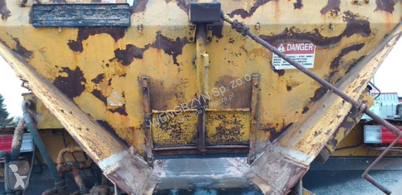 نثر  Samojezdny rozsiewacz nawozów TERRA GATOR...
