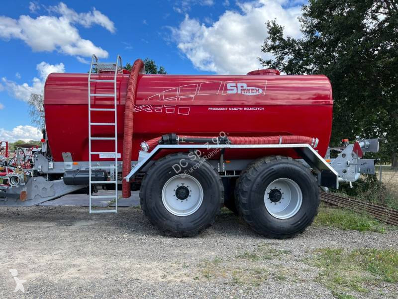 Gülletankwagen / Slurry tanker / Epandeur à...
