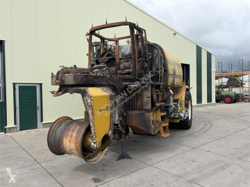 Challenger Manure spreader