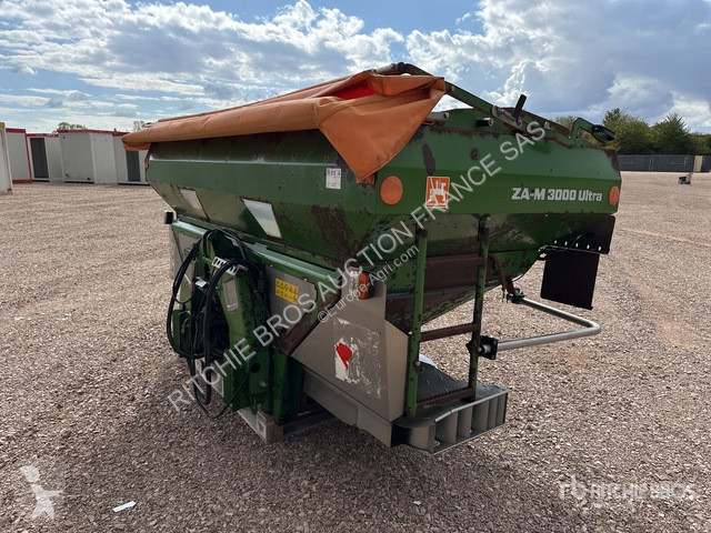 Amazone  ZAM Ultra 3000 crop dusting