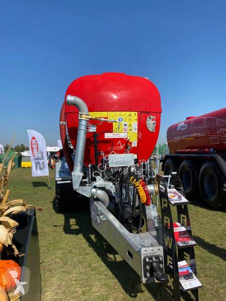 Gülletankwagen / Slurry tanker / Epandeur à...