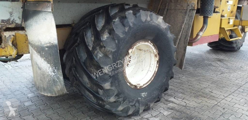 نثر  Samojezdny rozsiewacz nawozów TERRA GATOR...