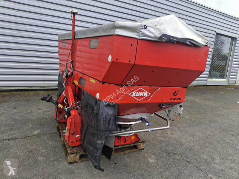 Kuhn  crop dusting