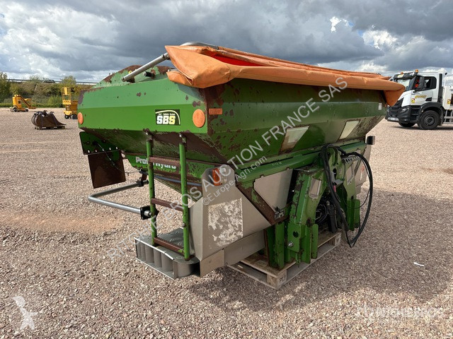 Amazone  ZAM Ultra 3000 crop dusting