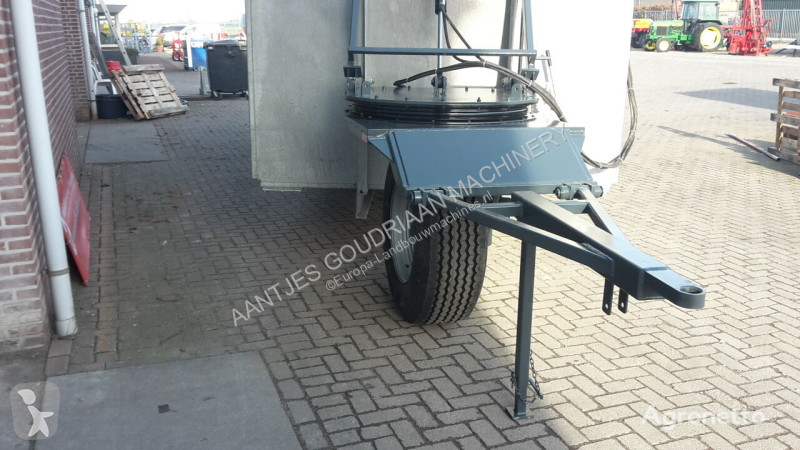 Esparcimiento Mestcontainer met neuswiel