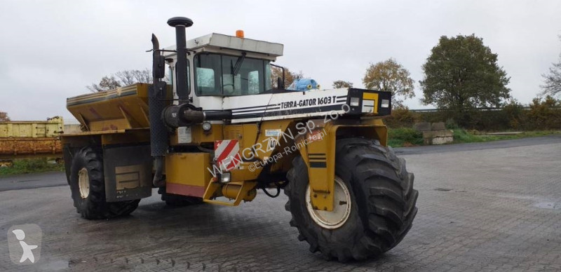 نثر  Samojezdny rozsiewacz nawozów TERRA GATOR...