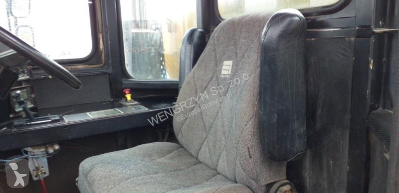 نثر  Samojezdny rozsiewacz nawozów TERRA GATOR...