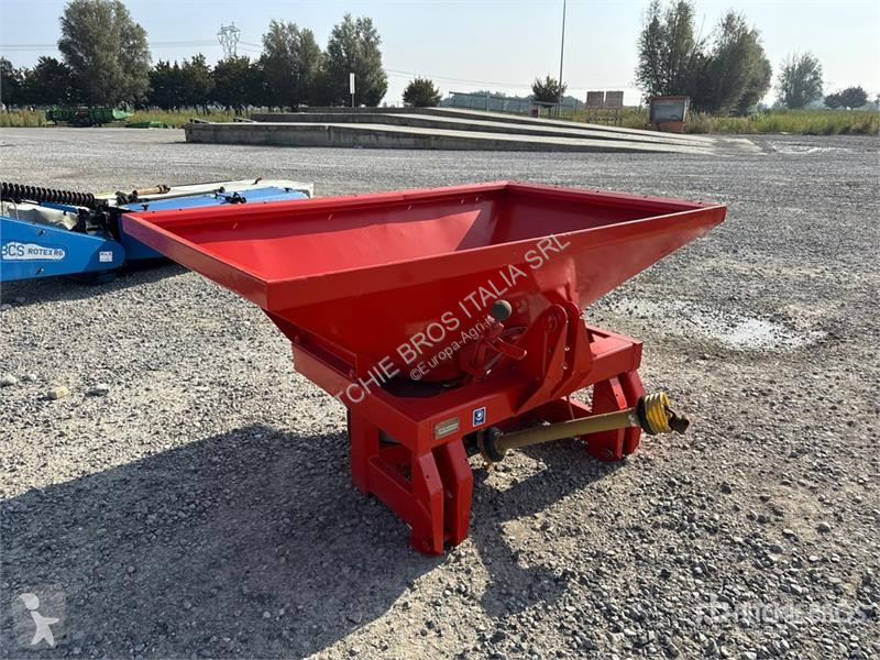 Розкидання /розливання добрив Kuhn MDS701...
