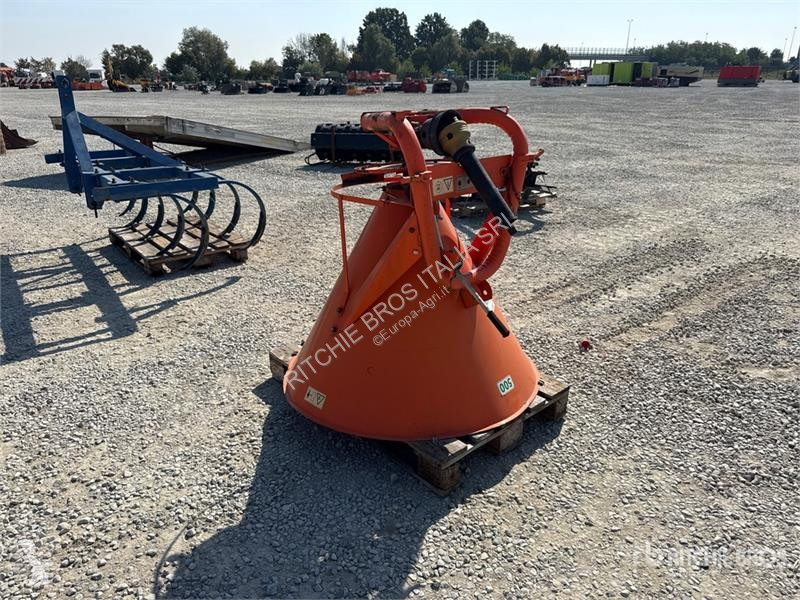 Розкидання /розливання добрив  Manure Spreader