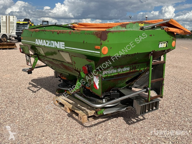 Amazone  ZAM Ultra 3000 crop dusting