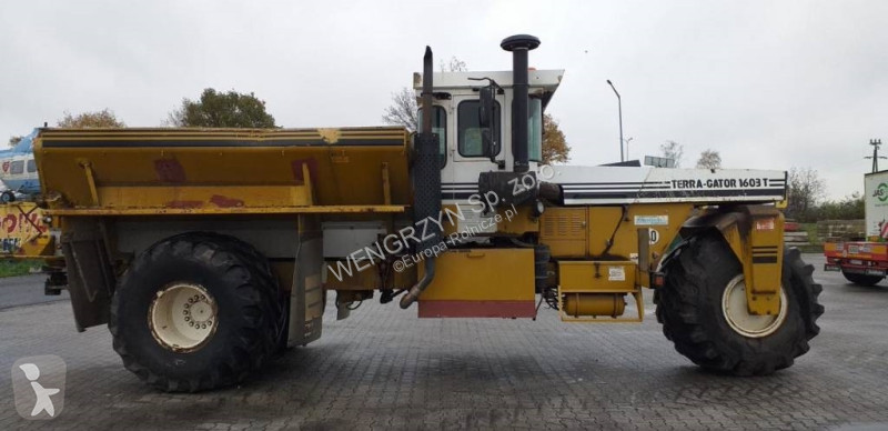 نثر  Samojezdny rozsiewacz nawozów TERRA GATOR...