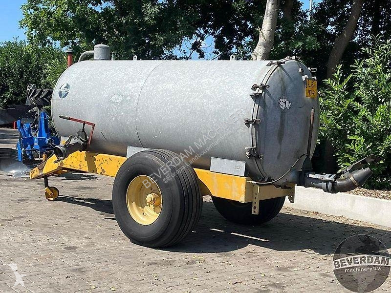 Gödselspridning  6800l watertank