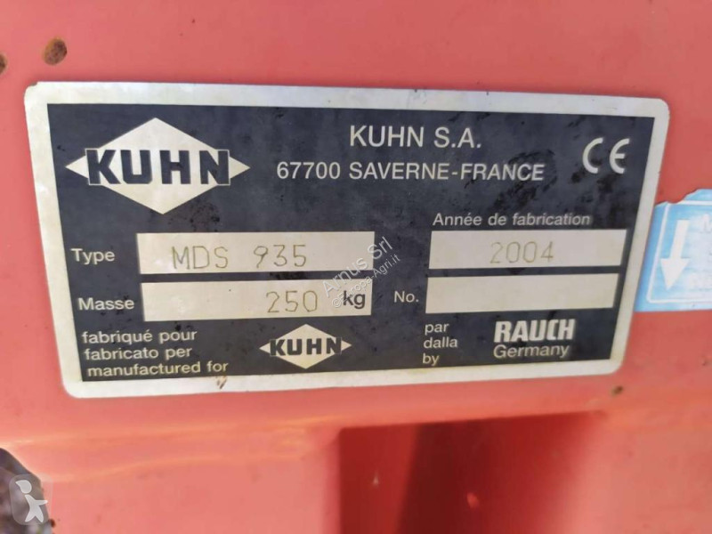 Kuhn MDS 935 crop dusting
