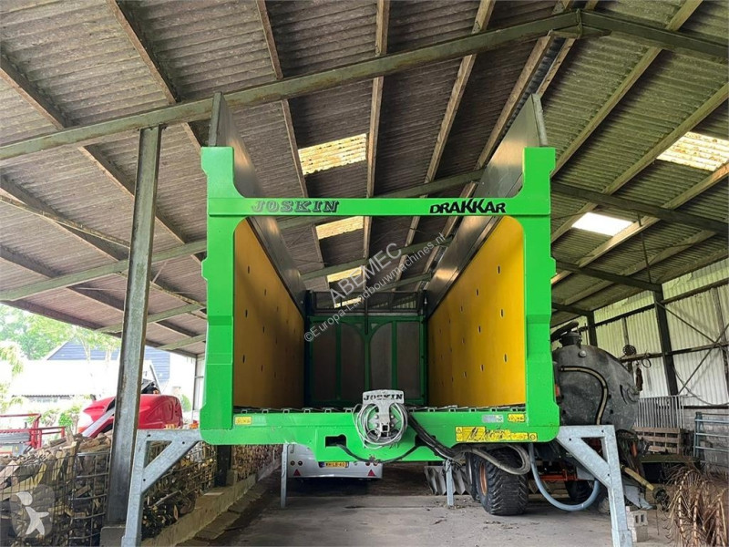 Gödselspridning Joskin Cargo chassis met tank...