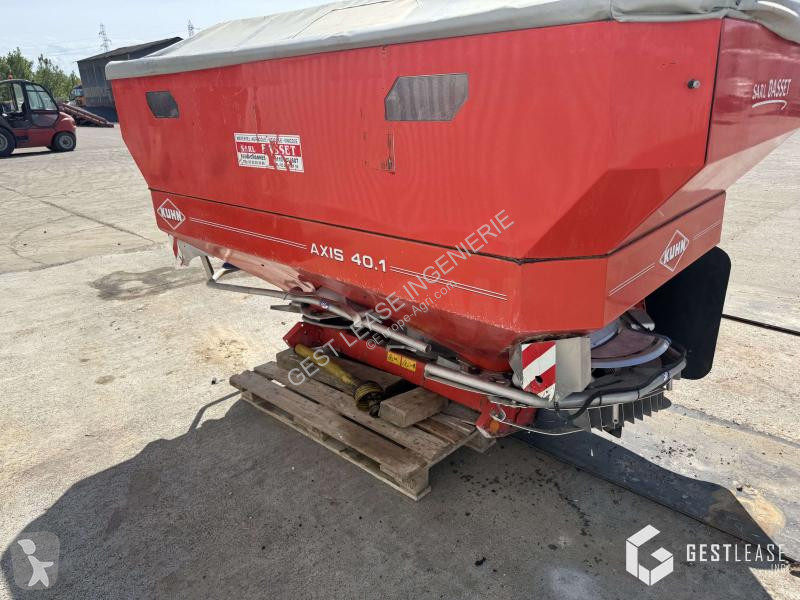 Kuhn  AXIS 40.1 crop dusting