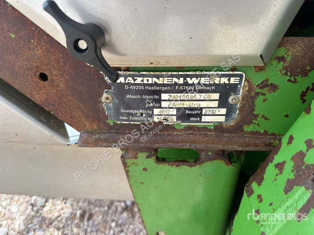 Amazone  ZAM Ultra 3000 crop dusting