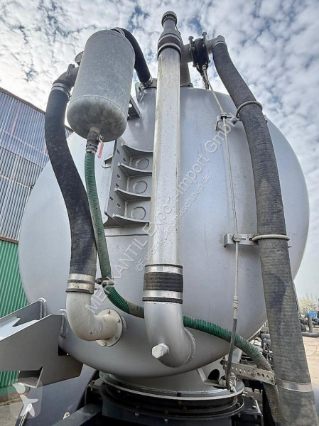 Gödselspridning   Garant TAV 28 mit Jurop-Pumpe