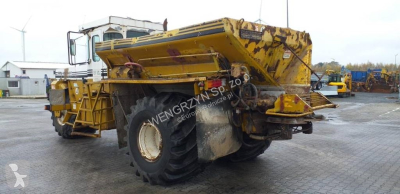 نثر  Samojezdny rozsiewacz nawozów TERRA GATOR...