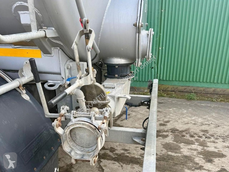 Gödselspridning   Garant TAV 28 mit Jurop-Pumpe