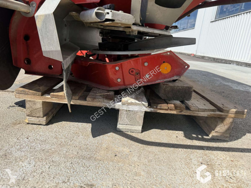 Kuhn  AXIS 40.1 crop dusting