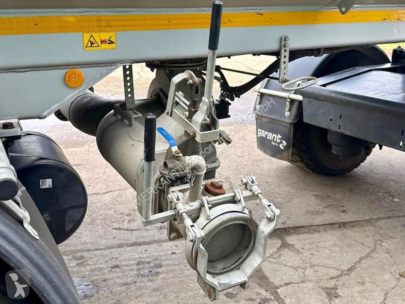 Gödselspridning   Garant TAV 28 mit Jurop-Pumpe